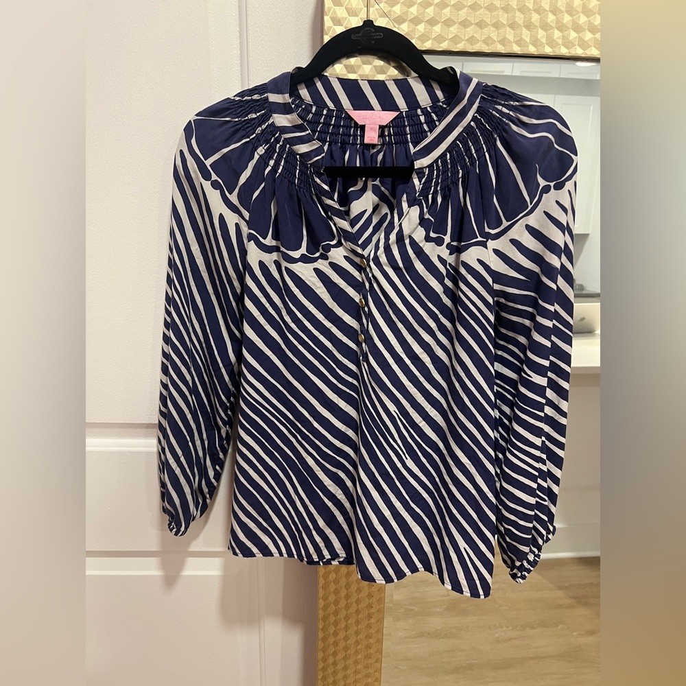 Navy Blue and Cream Lily Pulitzer Women's 100% Silk Elsa Blouse Size XS